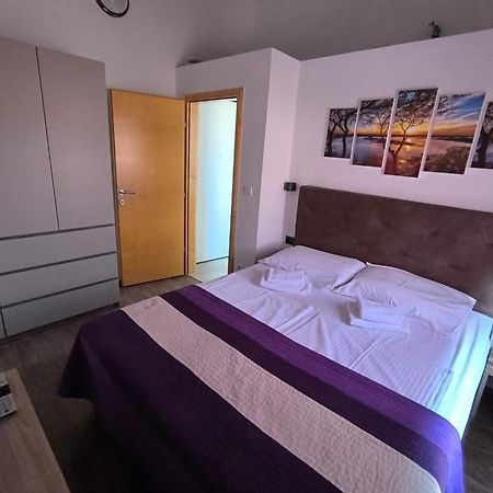 Apartments Pongrac Cres Luaran gambar