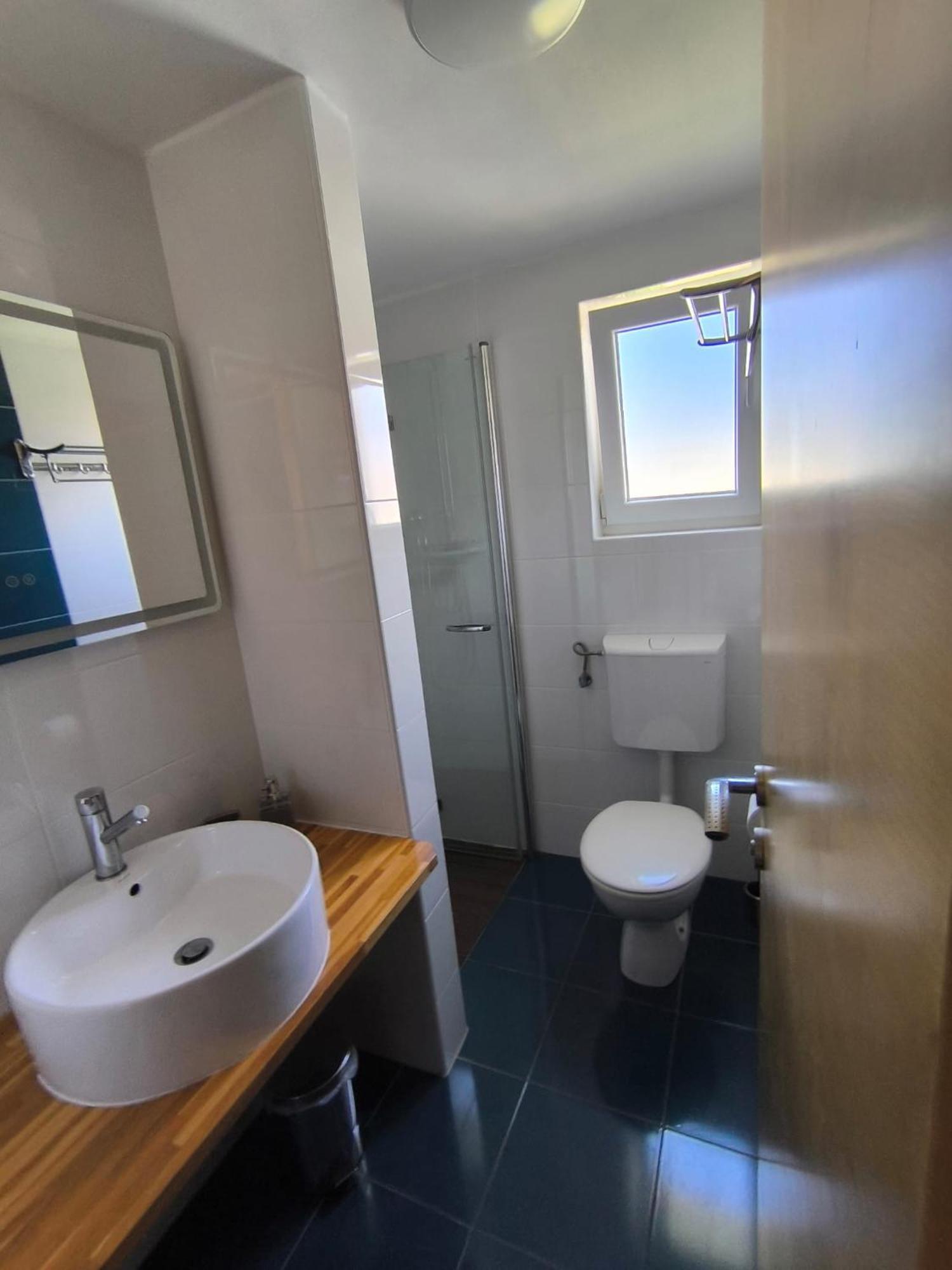 Apartments Pongrac Cres Luaran gambar