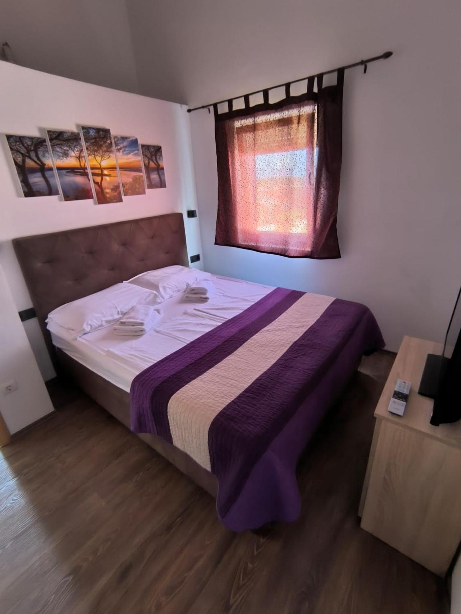 Apartments Pongrac Cres Luaran gambar