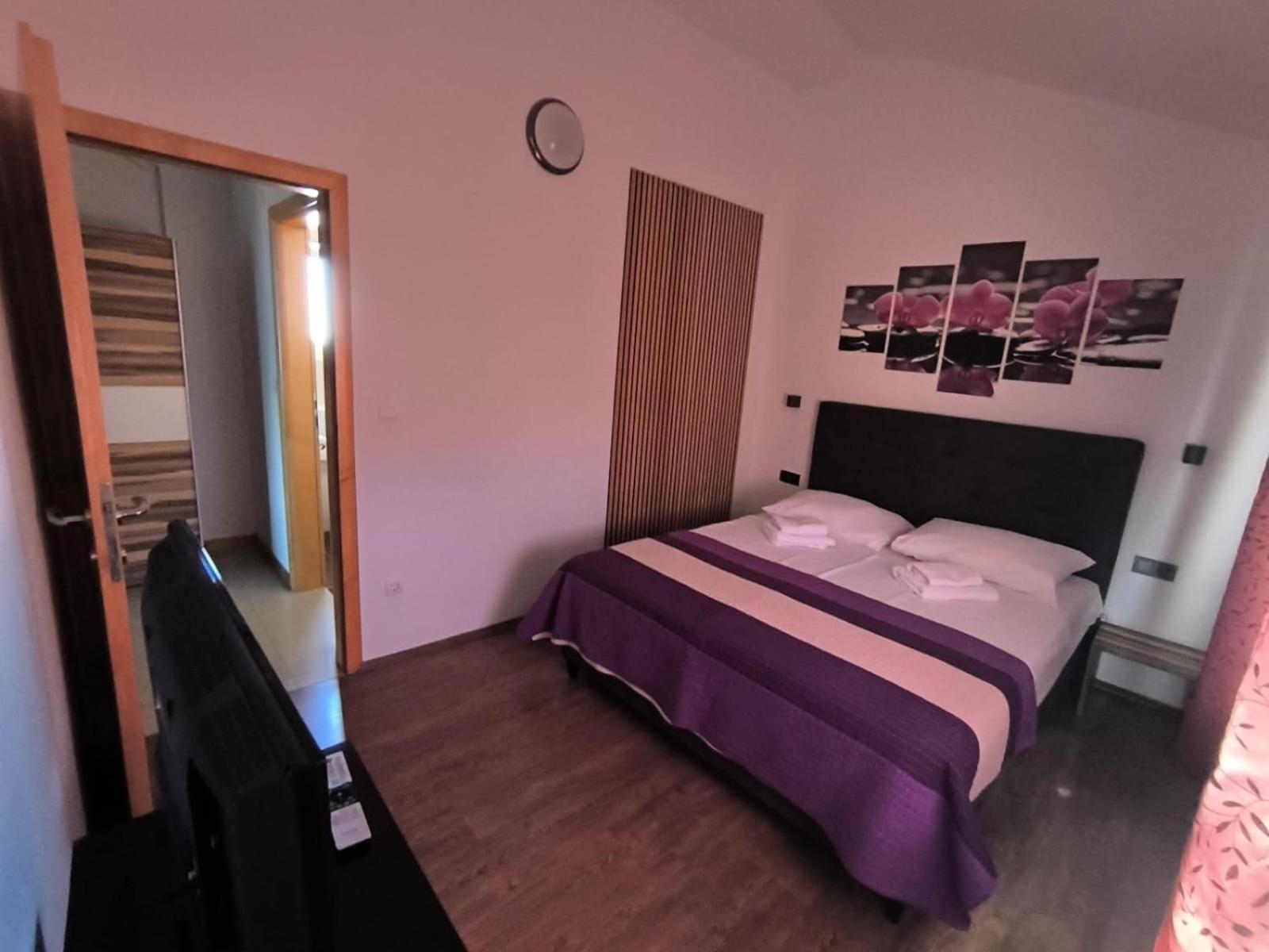 Apartments Pongrac Cres Luaran gambar