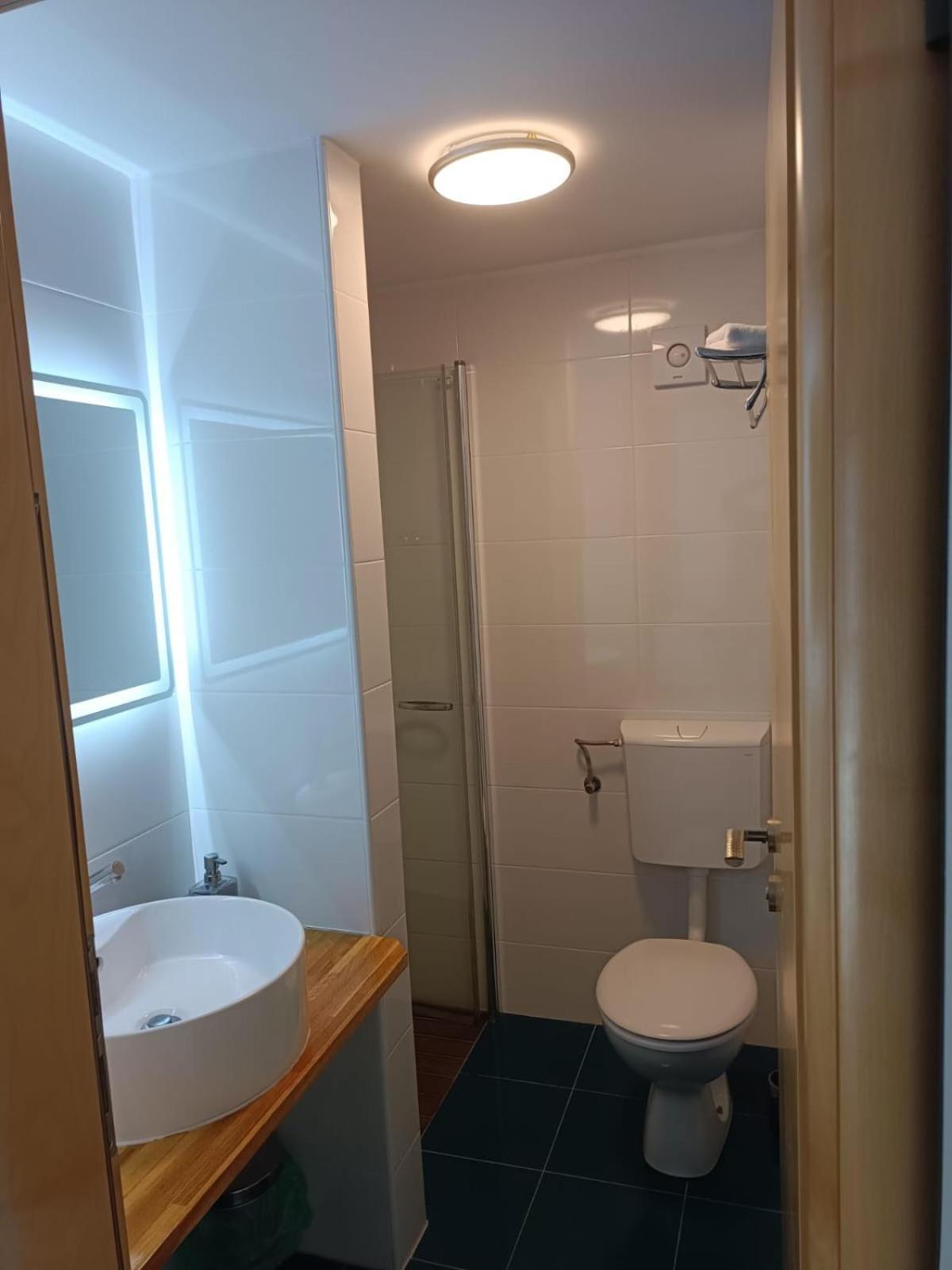 Apartments Pongrac Cres Luaran gambar