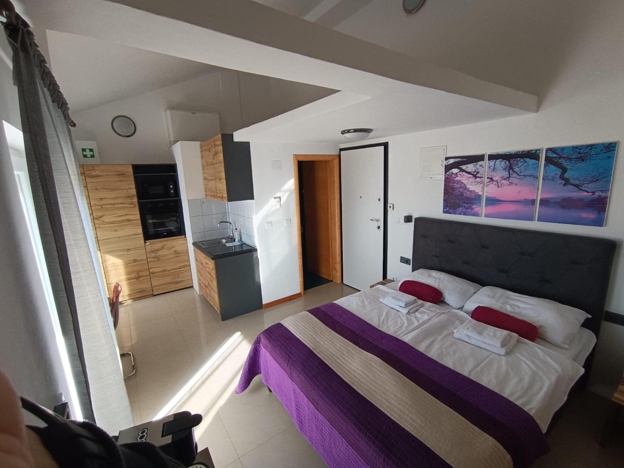 Apartments Pongrac Cres Luaran gambar