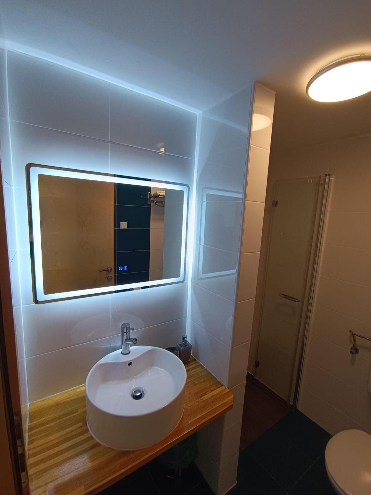 Apartments Pongrac Cres Luaran gambar